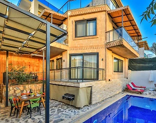Kaş Kalkan'da Merkezi Konumda, Özel Havuzlu, Çift Jakuzili Villa - 1