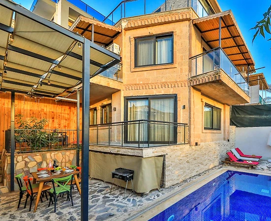 Kaş Kalkan'da Merkezi Konumda, Özel Havuzlu, Çift Jakuzili Villa - 1