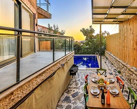 Kaş Kalkan'da Merkezi Konumda, Özel Havuzlu, Çift Jakuzili Villa - 3