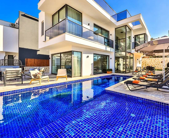 Kaş Kalkan'da Merkezi Konumda, Özel Havuzlu, Ferah Villa - 1