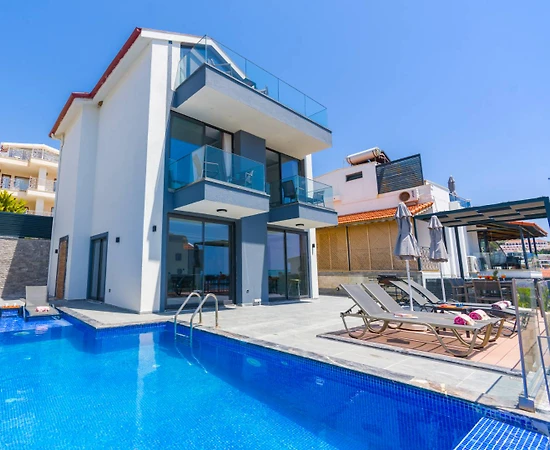 Kaş Kalkan'da Merkezi Konumda, Özel Havuzlu, Jakuzili Villa - 1