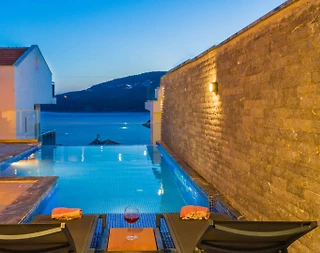 Kaş Kalkan'da Merkezi Konumda, Özel Havuzlu, Jakuzili Villa - 3