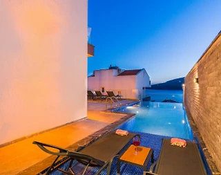 Kaş Kalkan'da Merkezi Konumda, Özel Havuzlu, Jakuzili Villa - 4