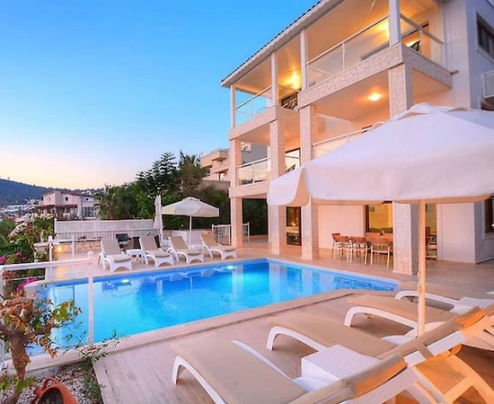 Kaş Kalkan'da Merkezi Konumda, Özel Havuzlu, Kiralık Villa - 1