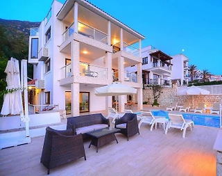 Kaş Kalkan'da Merkezi Konumda, Özel Havuzlu, Kiralık Villa - 2