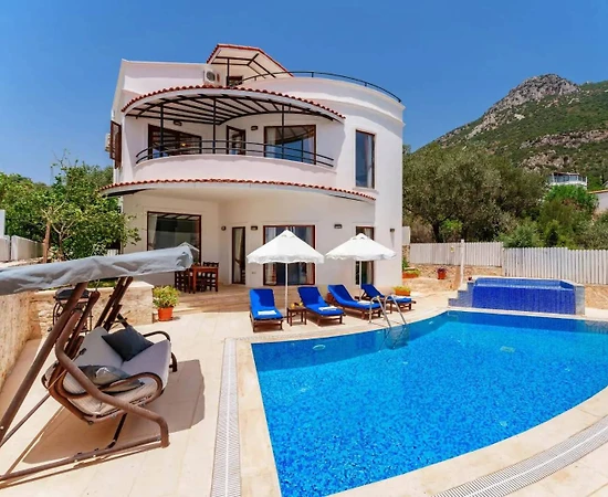 Kaş Kalkan'da Merkezi Konumda, Özel Havuzlu, Konforlu Villa - 1