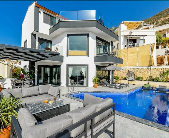 Kaş Kalkan'da Nezih Konumda, Özel Havuzlu, Konforlu Villa - 1