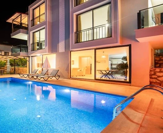 Kaş Kalkan'da Elverişli Konumda, Özel Havuzlu, Lüks Villa - 1