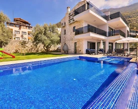Kaş Kalkan'da Merkezi Konumda, Özel Havuzlu, Lüks Villa - 2