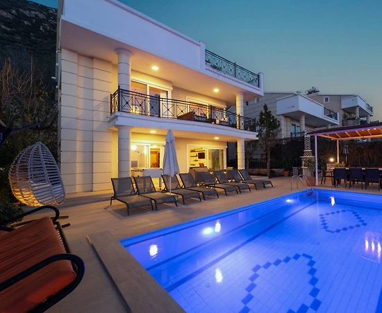 Kaş Kalkan'da Merkezi Konumda, Özel Havuzlu, Lüks Villa - 1