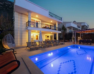 Kaş Kalkan'da Merkezi Konumda, Özel Havuzlu, Lüks Villa - 1
