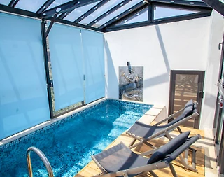 Kaş Kalkan'da Merkezi Konumlu, Açık ve Kapalı Havuzlu, Şık Villa - 5