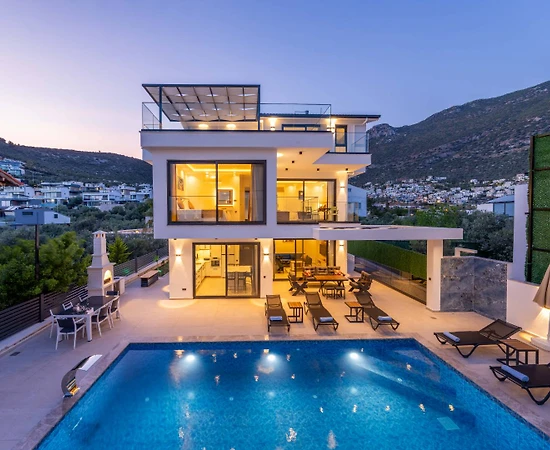 Kaş Kalkan'da Modern Tasarımlı, Özel Havuzlu, 3+1 Konforlu Villa - 1