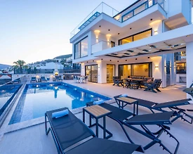 Kaş Kalkan'da Modern Tasarımlı, Özel Havuzlu, 3+1 Konforlu Villa - 2