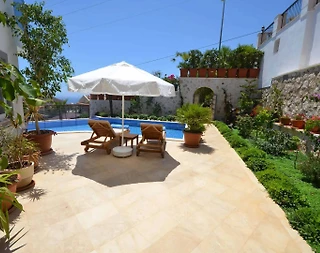 Kaş Kalkan'da Modern Tasarımlı, Özel Havuzlu, Merkezi Villa - 3