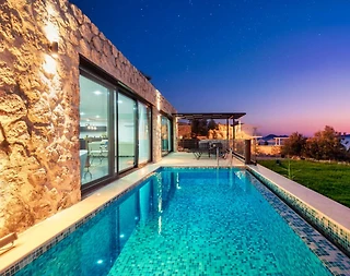 Kaş Kalkan'da Muhteşem Deniz Manzaralı, Isıtmalı Havuzlu, Jakuzili Villa - 1