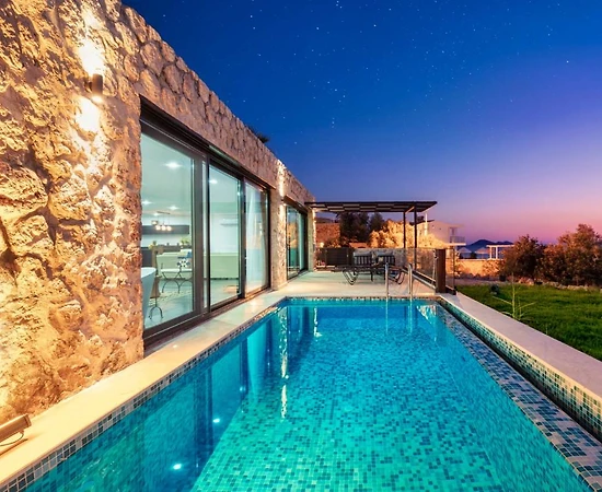 Kaş Kalkan'da Muhteşem Deniz Manzaralı, Isıtmalı Havuzlu, Jakuzili Villa - 1