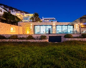 Kaş Kalkan'da Muhteşem Deniz Manzaralı, Isıtmalı Havuzlu, Jakuzili Villa - 2