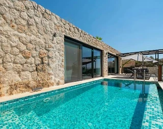 Kaş Kalkan'da Muhteşem Deniz Manzaralı, Isıtmalı Havuzlu, Jakuzili Villa - 3