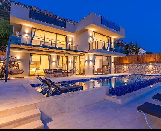 Kaş Bezirgan'da Muhteşem Deniz Manzaralı, Özel Havuzlu, Lüks Villa - 1