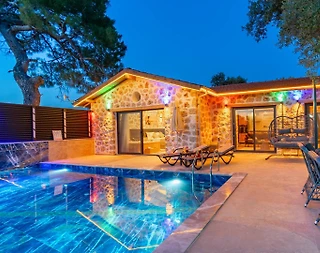 Kaş Kalkan'da Muhteşem Doğa Manzaralı, Özel Havuzlu, Konforlu Villa - 1