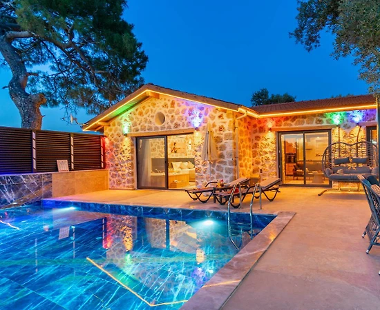 Kaş Kalkan'da Muhteşem Doğa Manzaralı, Özel Havuzlu, Konforlu Villa - 1