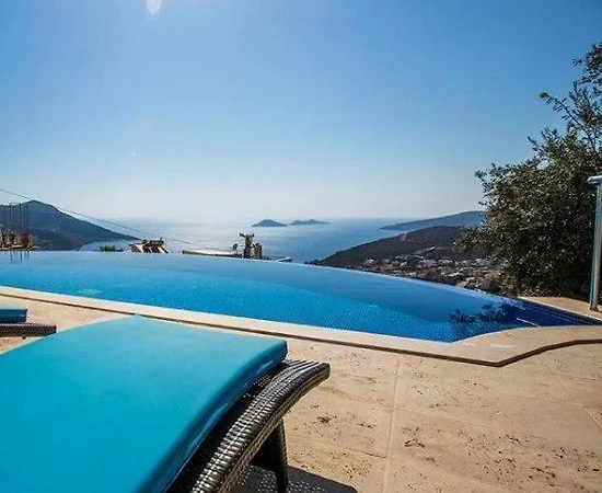 Kaş Kalkan'da Yeşillikler Arasında, Özel Havuzlu, Lüks Villa - 1