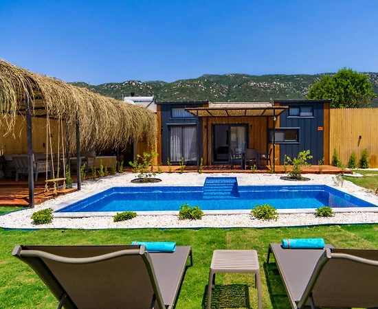 Kaş Sarıbelen'de Yemyeşil Bahçeli, Özel Havuzlu, Konforlu Tiny House - 1