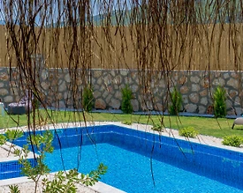 Kaş Sarıbelen'de Yemyeşil Bahçeli, Özel Havuzlu, Konforlu Tiny House - 3