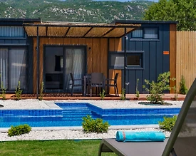 Kaş Sarıbelen'de Yemyeşil Bahçeli, Özel Havuzlu, Konforlu Tiny House - 2