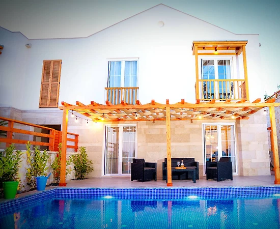 Kaş Kalkan'da Site İçerisinde, Özel Havuzlu, Kiralık Villa - 1