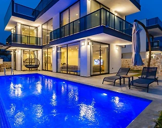 Kaş Kalkan'da Yemyeşil Bahçeli, Özel Havuzlu, 3+1 Villa - 1