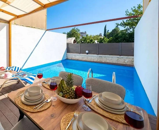 Kaş Kasaba'da Göz Alıcı Doğada, Özel Havuzlu, Konforlu Villa - 1