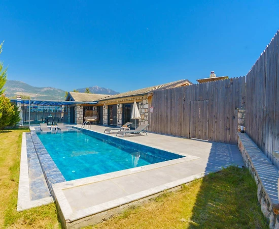 Kaş Kınık'da Sakin Konumda, Özel Havuzlu, 2+1 Villa - 1