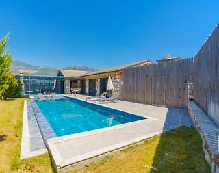 Kaş Kınık'da Sakin Konumda, Özel Havuzlu, 2+1 Villa - 1