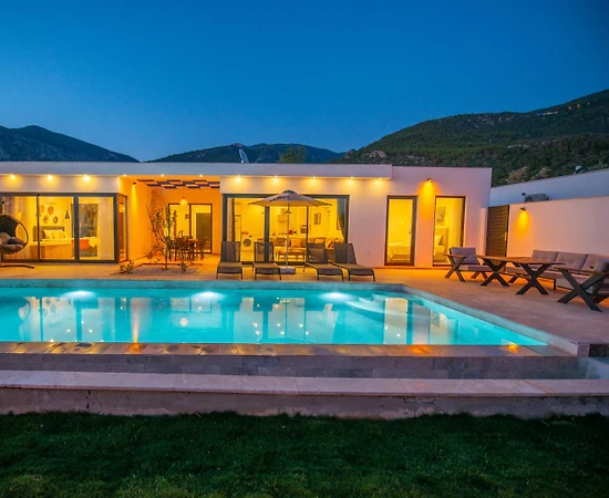 Kaş Kınık'ta Şehirden Uzakta, Özel Havuzlu, Lüks Villa - 1