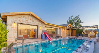 Kaş Kınık'ta Otantik Tasarımlı, Özel Havuzlu, 5 Kişilik Villa