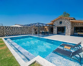 Kaş Kınık'ta Sakin Konumda, Özel Havuzlu, Muhafazakar Taş Villa - 2