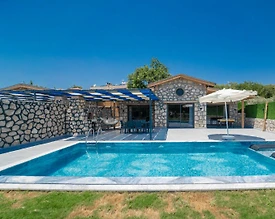 Kaş Kınık'ta Sakin Konumda, Özel Havuzlu, Muhafazakar Taş Villa - 3