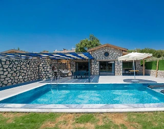 Kaş Kınık'ta Sakin Konumda, Özel Havuzlu, Muhafazakar Taş Villa - 3