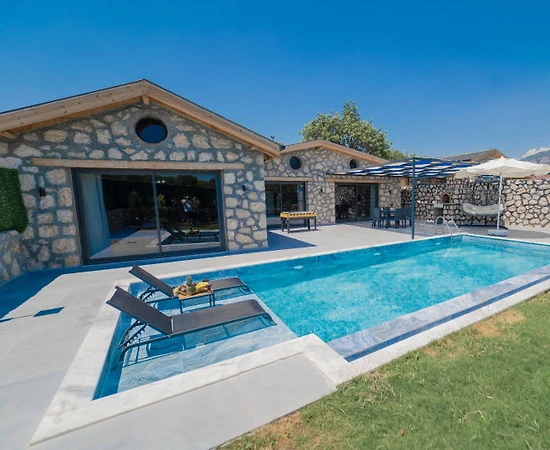 Kaş Kınık'ta Taş Mimarili, Özel Havuzlu, Jakuzili Kiralık Villa - 1