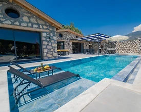 Kaş Kınık'ta Taş Mimarili, Özel Havuzlu, Jakuzili Kiralık Villa - 3