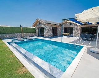 Kaş Kınık'ta Taş Mimarili, Özel Havuzlu, Jakuzili Kiralık Villa - 4