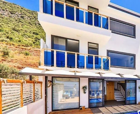 Kalkan Kördere'de Deniz Manzaralı, Özel Havuzlu, Hamamlı Villa - 1