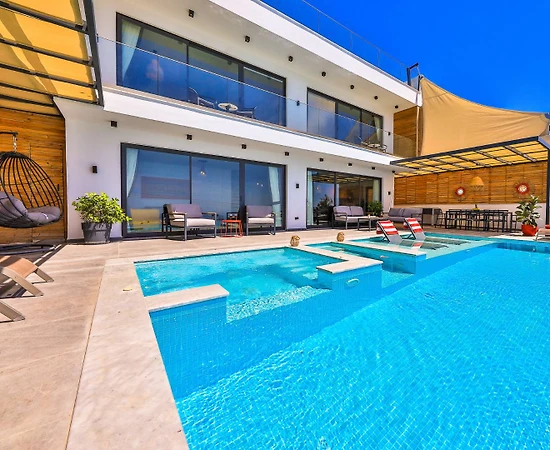 Kaş Kördere'de Deniz Manzaralı, Özel Havuzlu, Jakuzili Villa - 1
