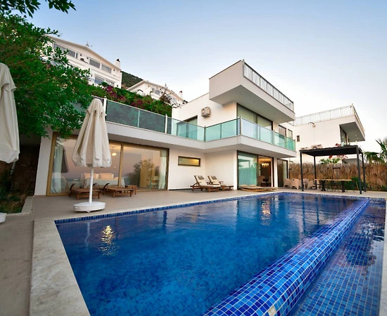 Kaş Kördere'de Deniz Manzaralı, Özel Havuzlu, Lüks Villa - 1