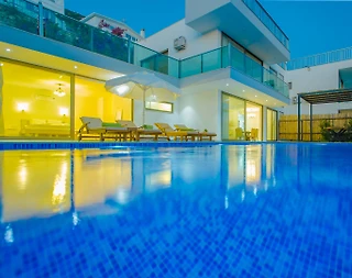 Kaş Kördere'de Deniz Manzaralı, Özel Havuzlu, Lüks Villa - 2