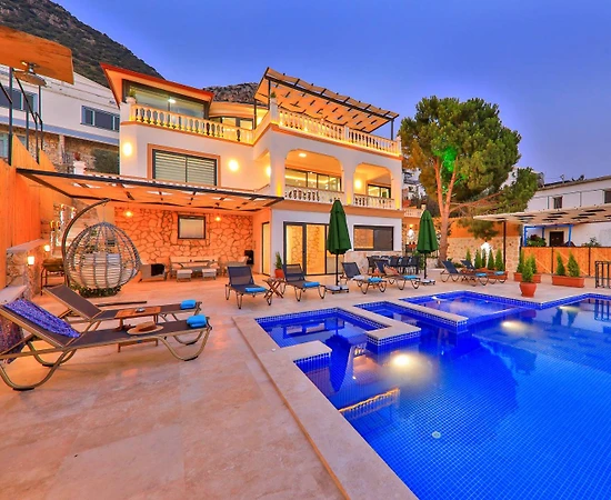 Kaş Kördere'de Enfes Deniz Manzaralı, Özel Havuzlu, Ferah Villa - 1