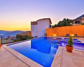 Kaş Kördere'de Enfes Deniz Manzaralı, Özel Havuzlu, Ferah Villa - 3