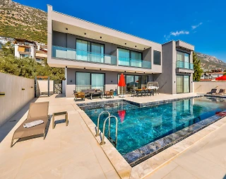 Kaş Kördere'de Enfes Deniz Manzaralı, Özel Havuzlu, Olanaklı Villa - 1